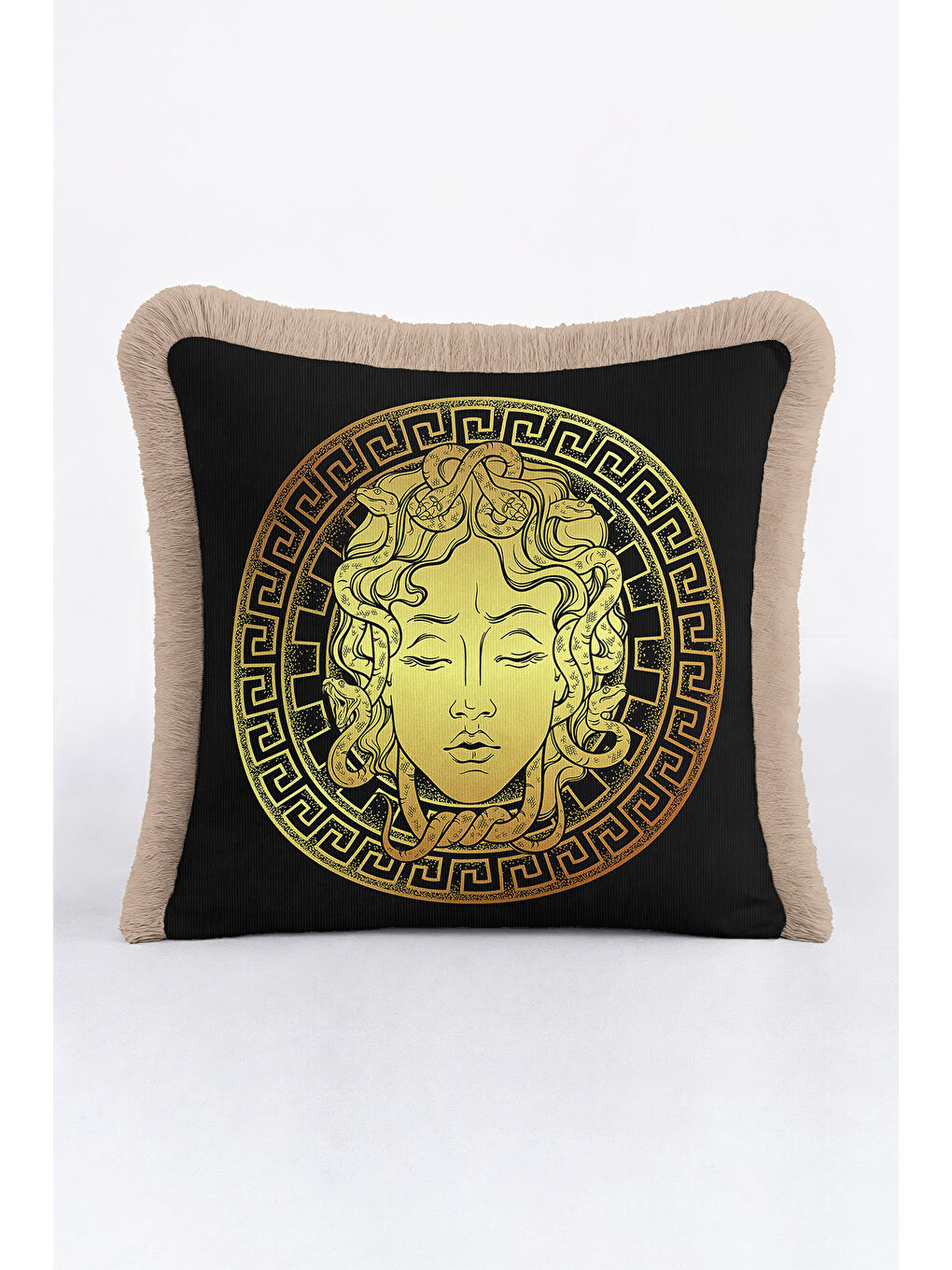Karışık Mitolojik Medusa Motifli Saçaklı Yastık Kılıfı - Klasik Lüks Siyah Gold Renk Püsküllü Kırlent Kılıfı-1