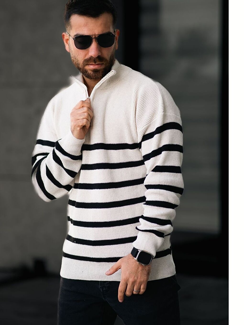 Beyaz Siyah Yarım Fermuar Dik Yaka Çizgili Triko Erkek Uzun Kollu Kazak