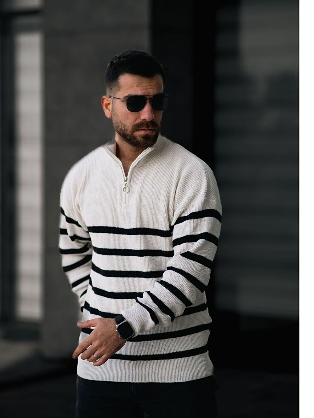 Beyaz Siyah Yarım Fermuar Dik Yaka Çizgili Triko Erkek Uzun Kollu Kazak-1