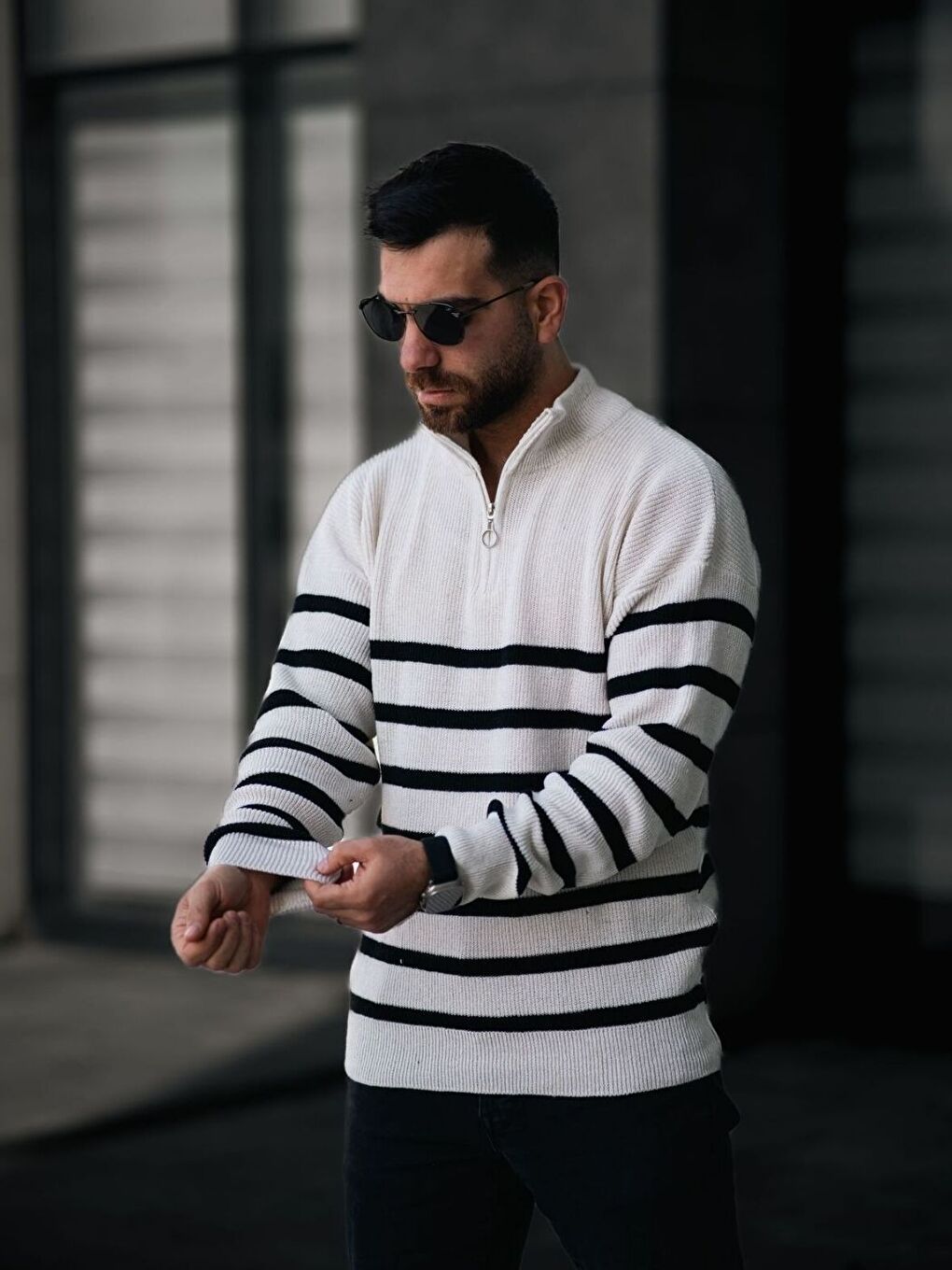 Beyaz Siyah Yarım Fermuar Dik Yaka Çizgili Triko Erkek Uzun Kollu Kazak-2