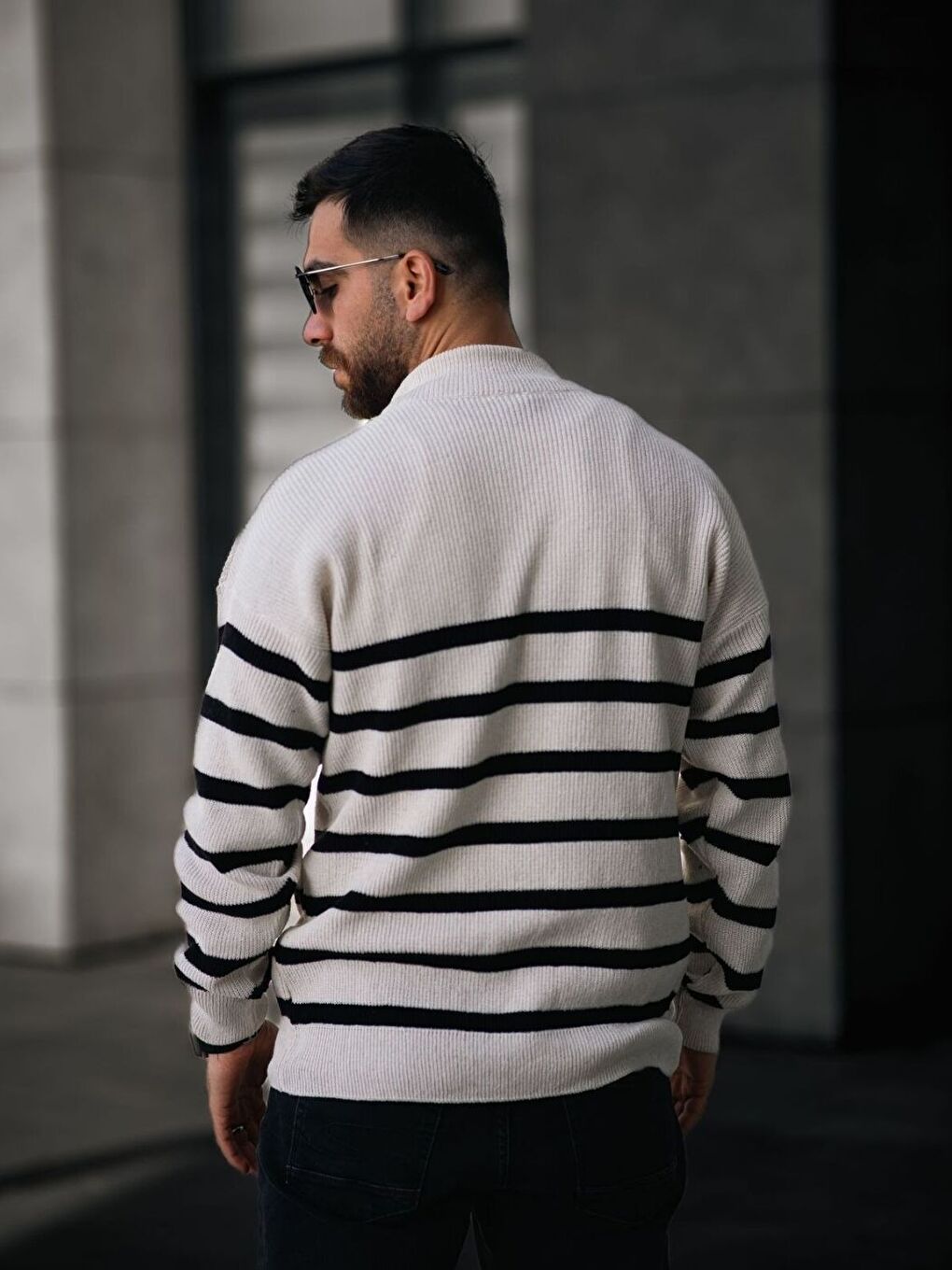 Beyaz Siyah Yarım Fermuar Dik Yaka Çizgili Triko Erkek Uzun Kollu Kazak-3