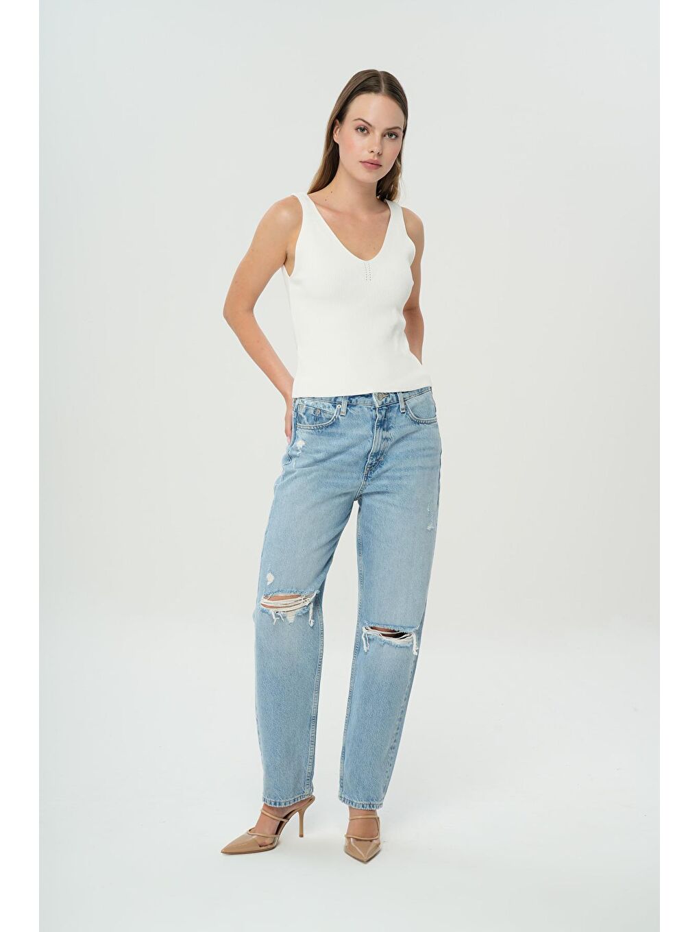 CROSS JEANS Açık İndigo Ariana Açık Mavi Yıpratmalı Yüksek Bel Patı Fermuarlı Mom Jean Pantolon C 4525-135