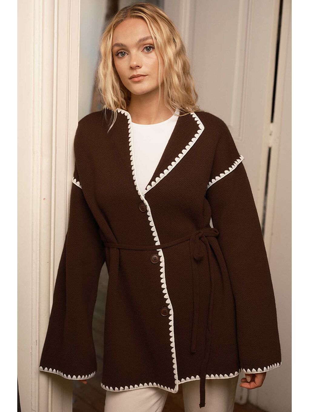 Kahverengi Biye İşleme Detaylı Kahve Hırka-3