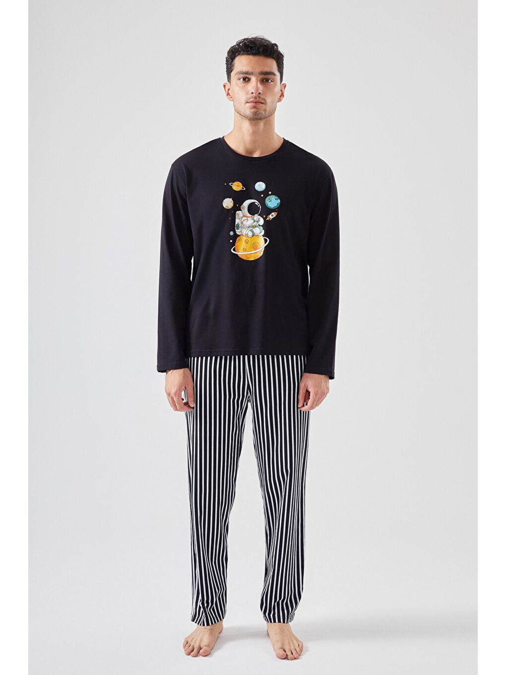 Siyah Erkek Pamuklu Uzun Kollu Üst Astronot Baskılı Alt Çizgili Pijama Takımı - S000325218-37424 |-1