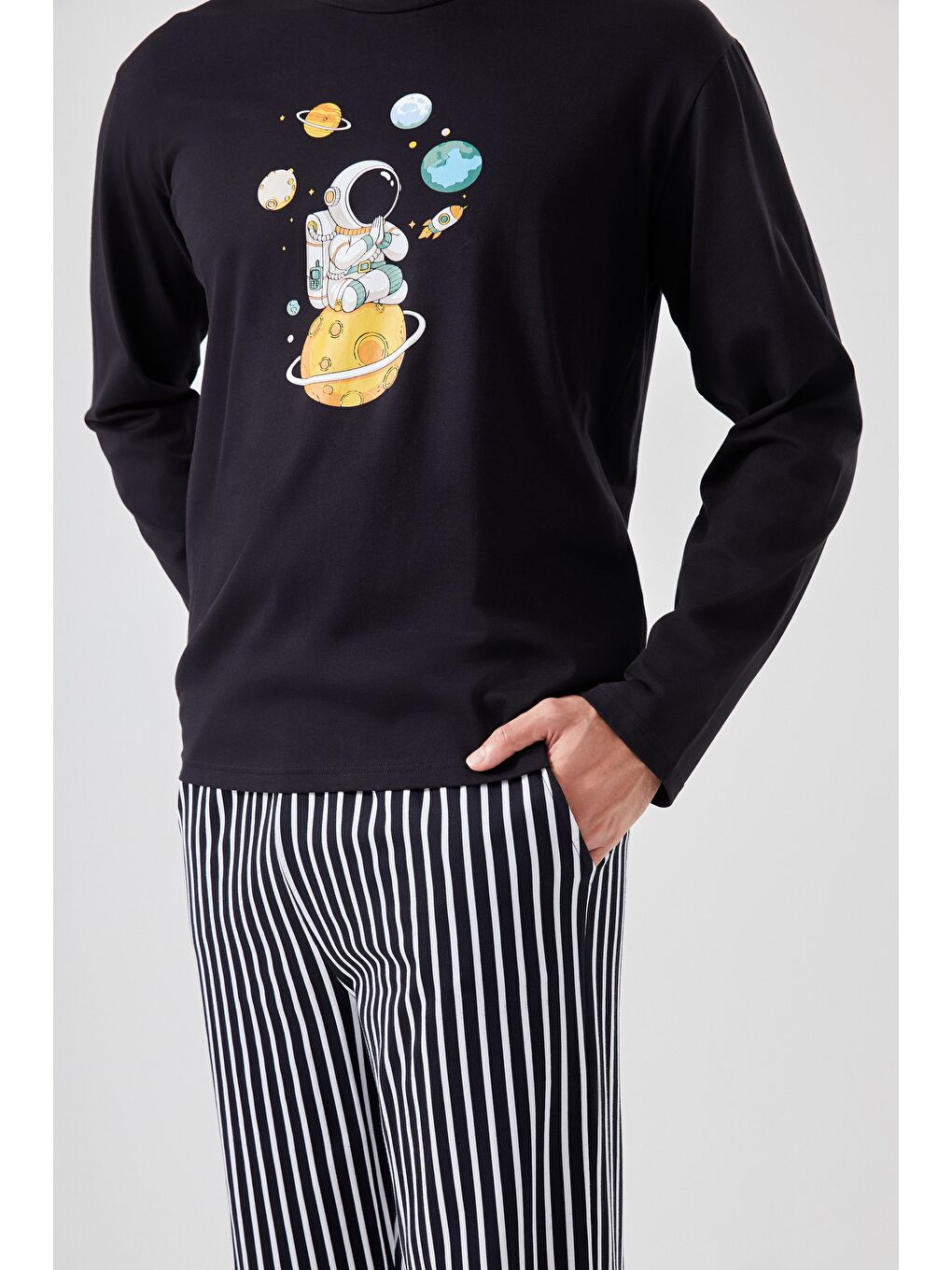 Siyah Erkek Pamuklu Uzun Kollu Üst Astronot Baskılı Alt Çizgili Pijama Takımı - S000325218-37424 |-4
