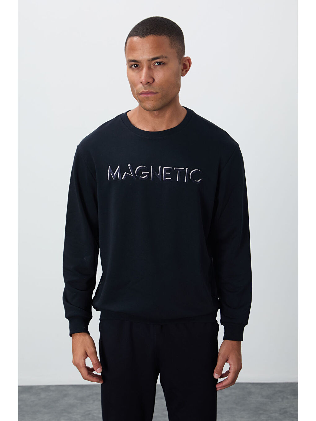 Lacivert Yazı Nakışlı Bisiklet Yaka Rahat Form Erkek Sweatshirt - 88020