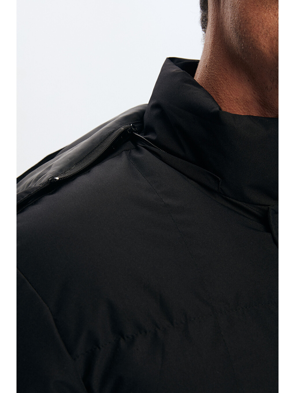 Regular Fit Siyah Rüzgar Geçirmez Su İtici Kışlık Mont-5