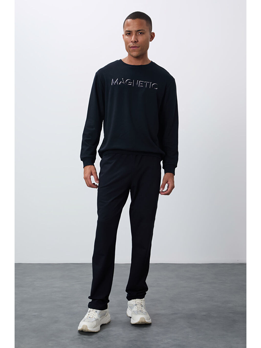 Lacivert Yazı Nakışlı Bisiklet Yaka Rahat Form Erkek Sweatshirt - 88020-2