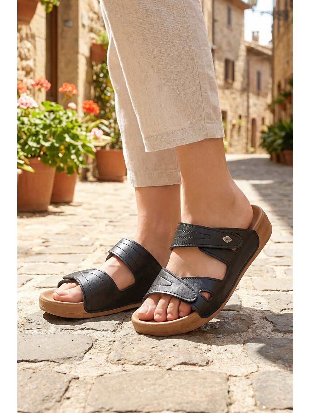 Siyah Kadın Yazlık Suni Deri Cırt Cırtlı Ayarlanabilir Rahat Taban Günlük Terlik