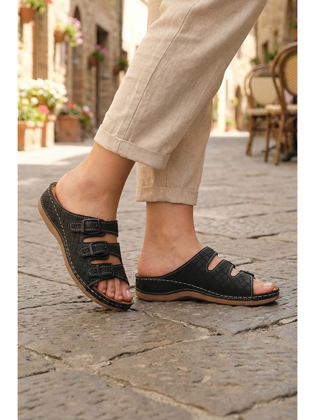 Siyah Kadın Yazlık Yüksek Topuk Mikrofiber Rahat Taban Üç Toka Ayarlanabilir Günlük Terlik