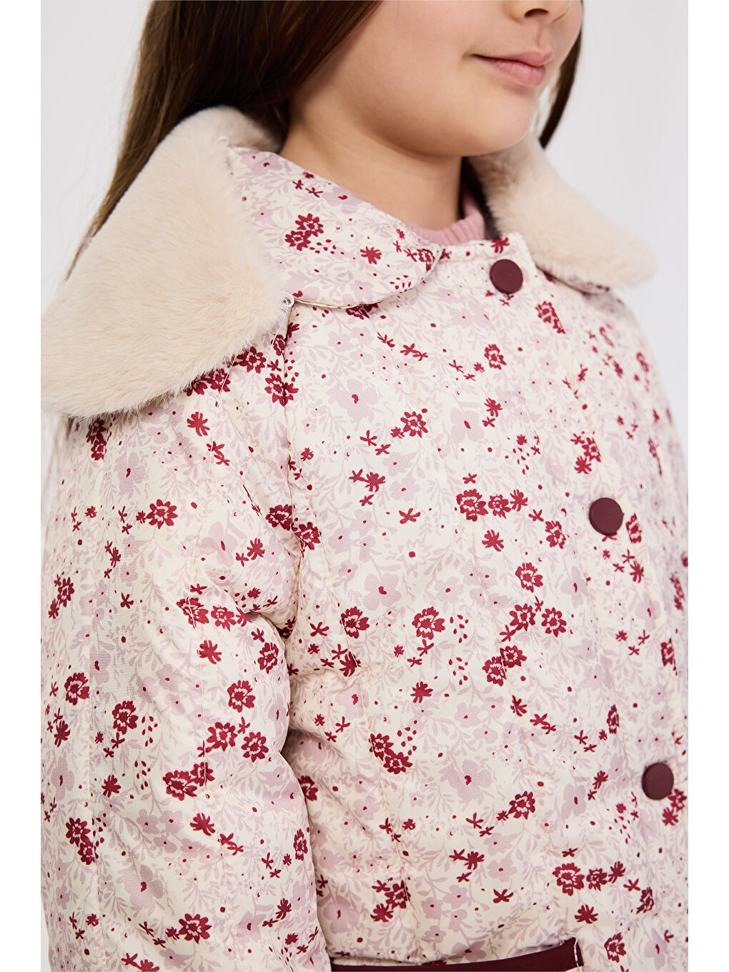 Kız Çocuk Yakası Tak Çıkar Kürk Detaylı Çiçek Desenli Astarlı Ekru Mont-1