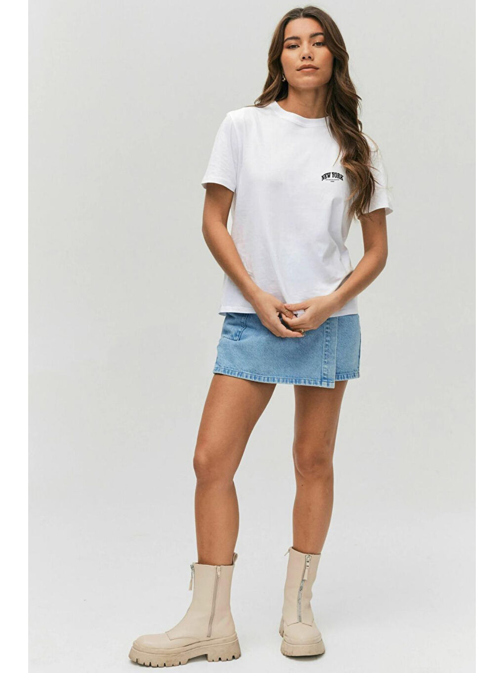 Beyaz Kadın Bisiklet Yaka New York Tshirt SPR25TSK21