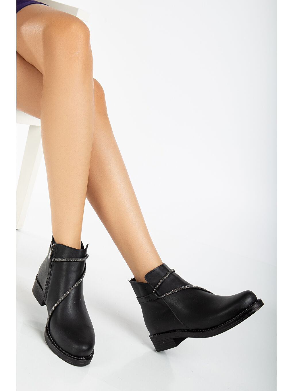 Kadın Siyah Cilt Termo Taban Taş Halatlı Fermuarlı Kısa Topuklu Bot-1