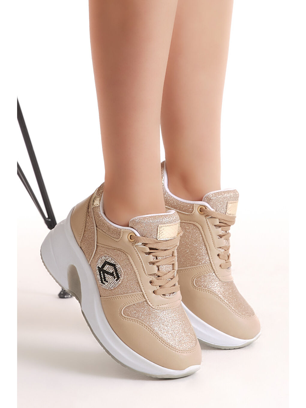 Kadın Bej Yüksek Taban Simli Bağcıklı Spor Ayakkabı-2