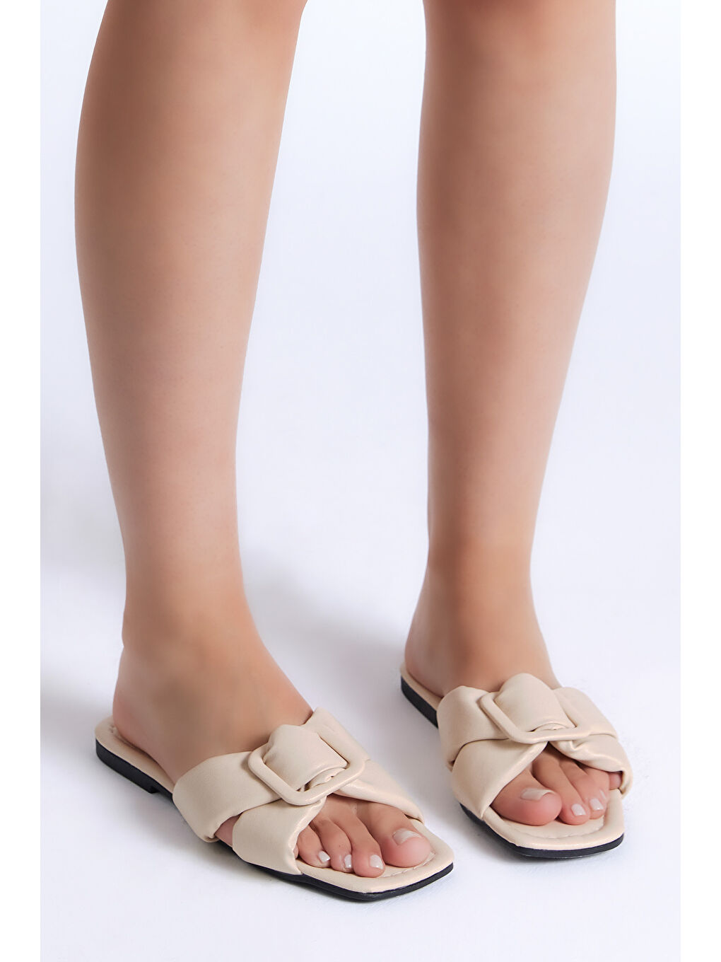 Ekru Kadın Krem Önü Tokalı Çapraz Bantlı Terlik