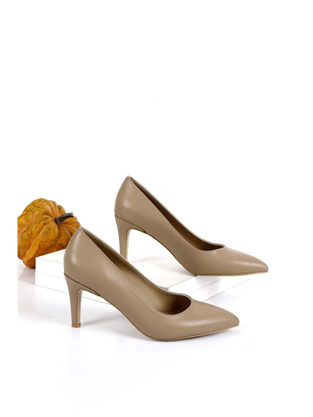 Bej Sivri Burun İnce Ökçe Kadın Topuklu Ayakkabı 37170