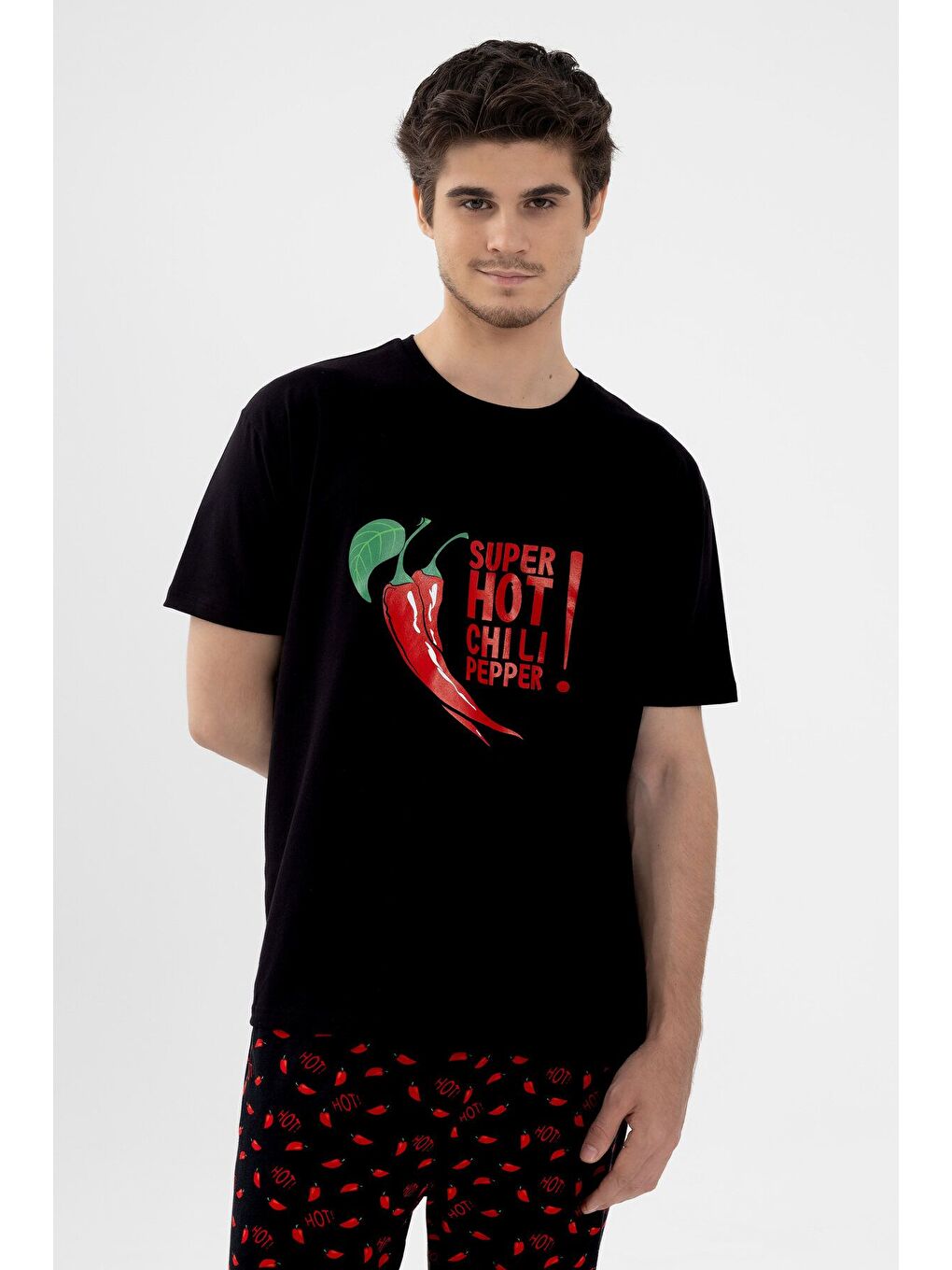 Kırmızı Erkek Pamuklu Kısa Kollu Chilli Baskılı Cep Detaylı Yılbaşı Temalı Pijama Takımı