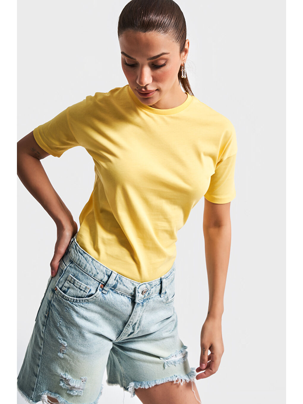 Kadın Sarı Renk S5-108 Bisiklet Yaka Basic T-Shirt-1
