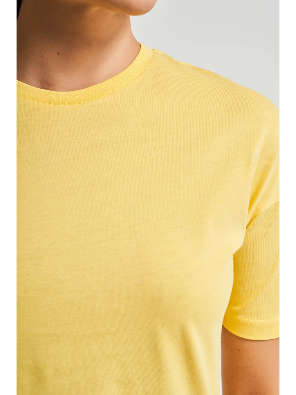 Kadın Sarı Renk S5-108 Bisiklet Yaka Basic T-Shirt-2