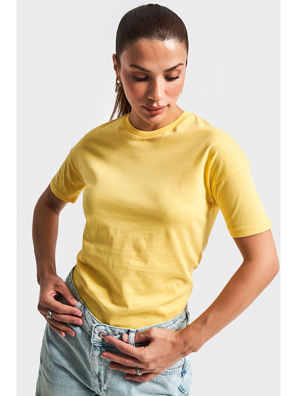 Kadın Sarı Renk S5-108 Bisiklet Yaka Basic T-Shirt-3