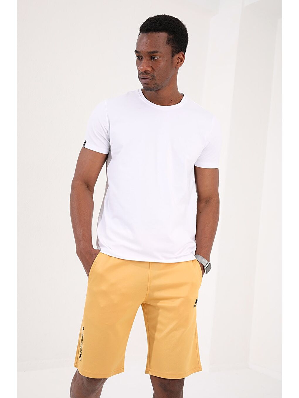 Sarı Hardal Tek Fermuar Cep Detaylı Bağcıklı Standart Kalıp Erkek Şort - 81202-3