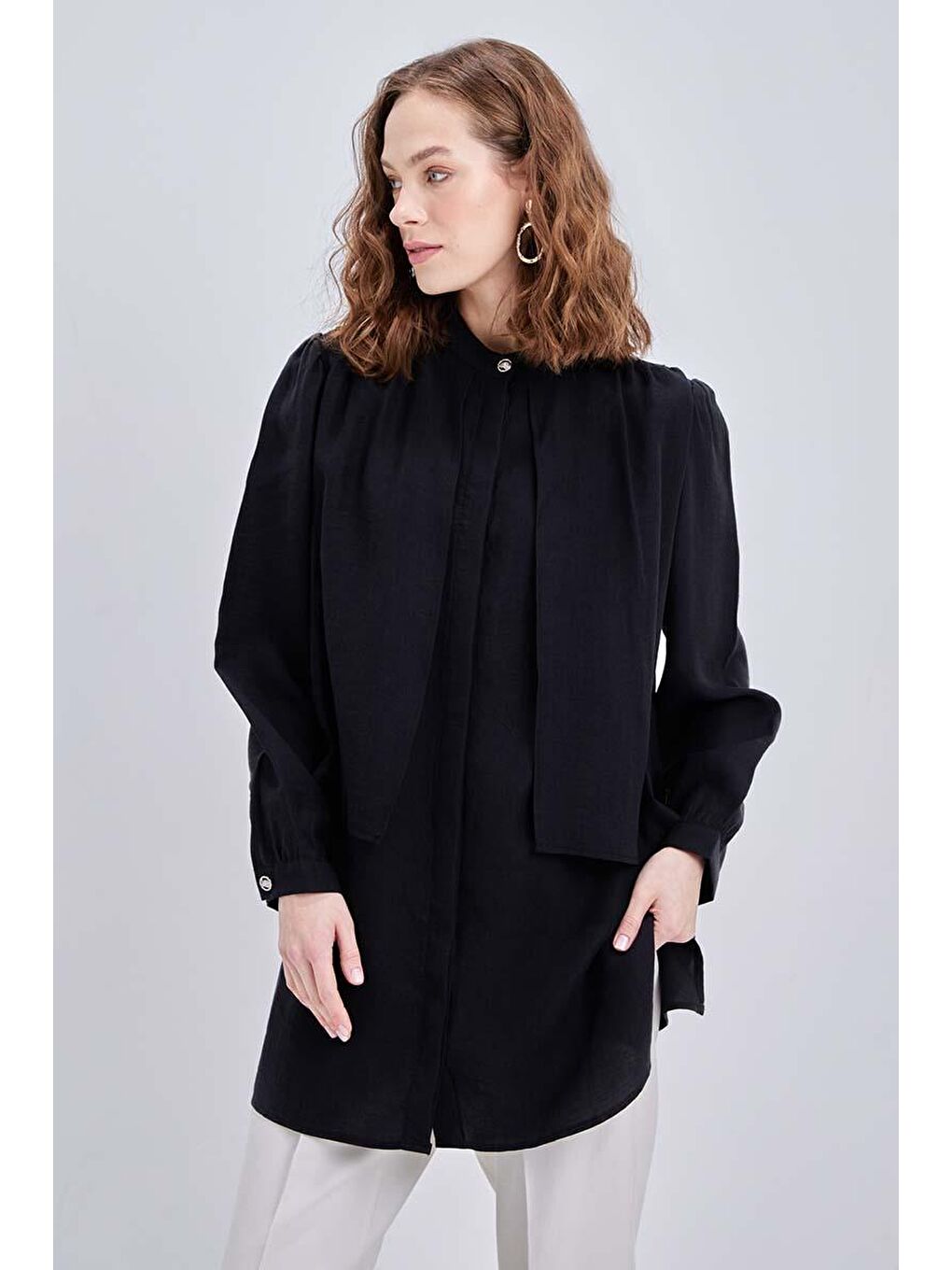 Siyah-Dökümlü Rüzgarlıklı Gömlek-4