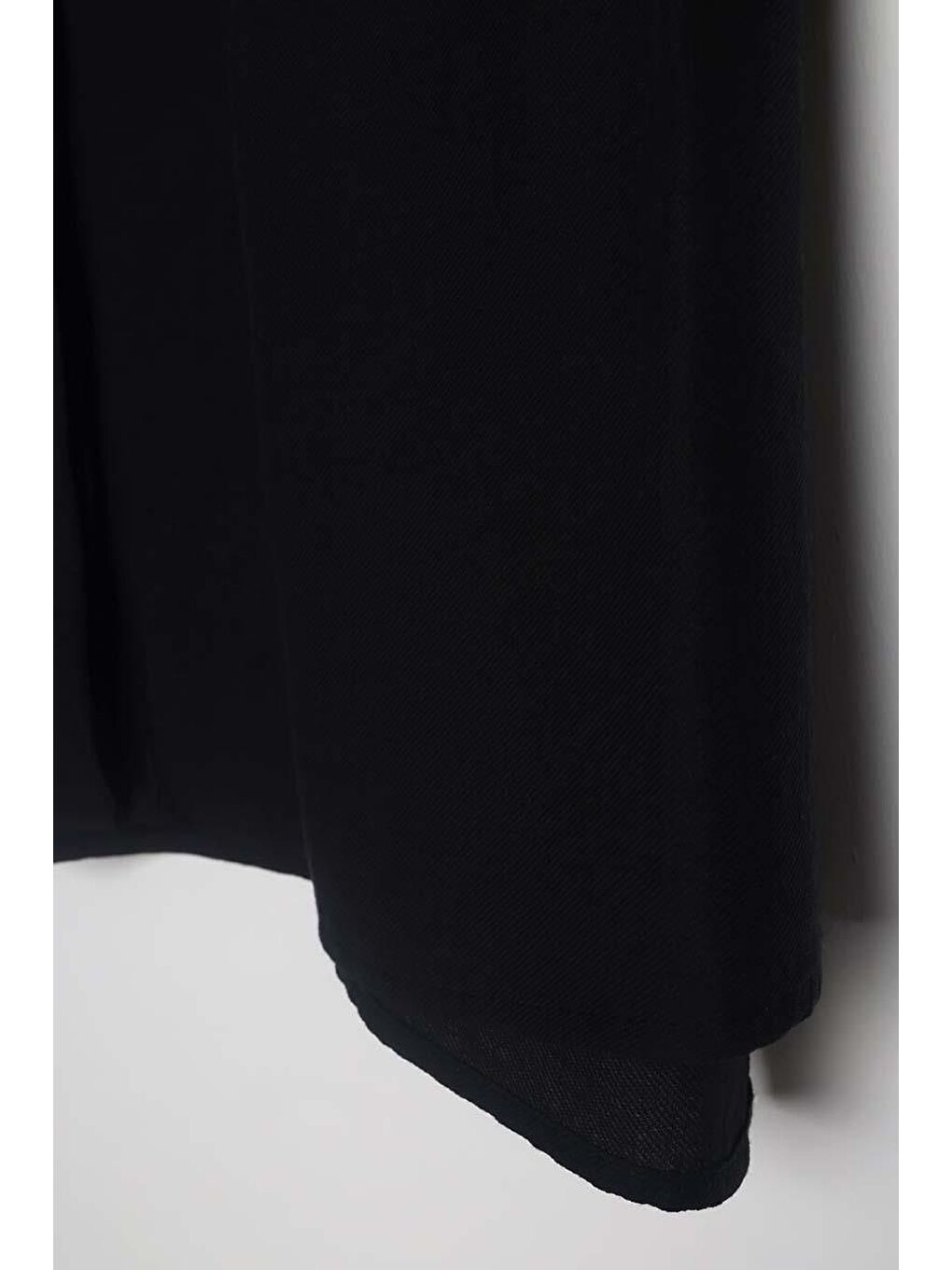 Siyah-Dökümlü Rüzgarlıklı Gömlek-5