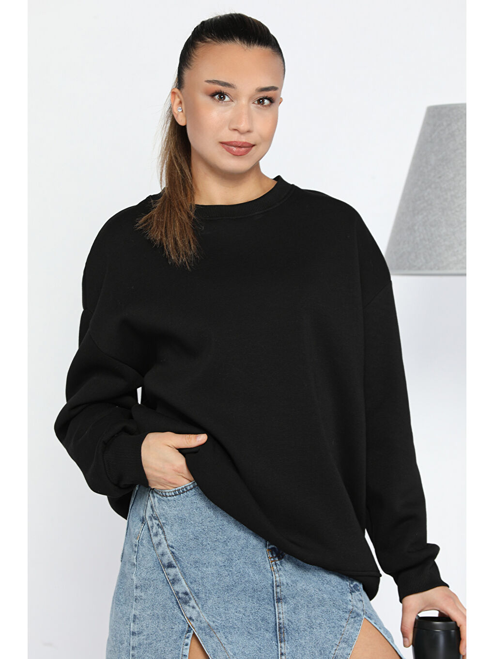 Siyah Kadın Bisiklet Yaka Şardonlu Üç İplik Oversize Sweatshirt