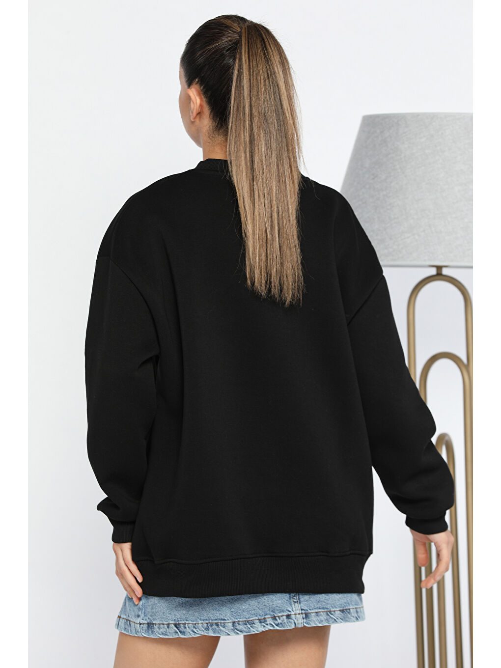 Siyah Kadın Bisiklet Yaka Şardonlu Üç İplik Oversize Sweatshirt-2