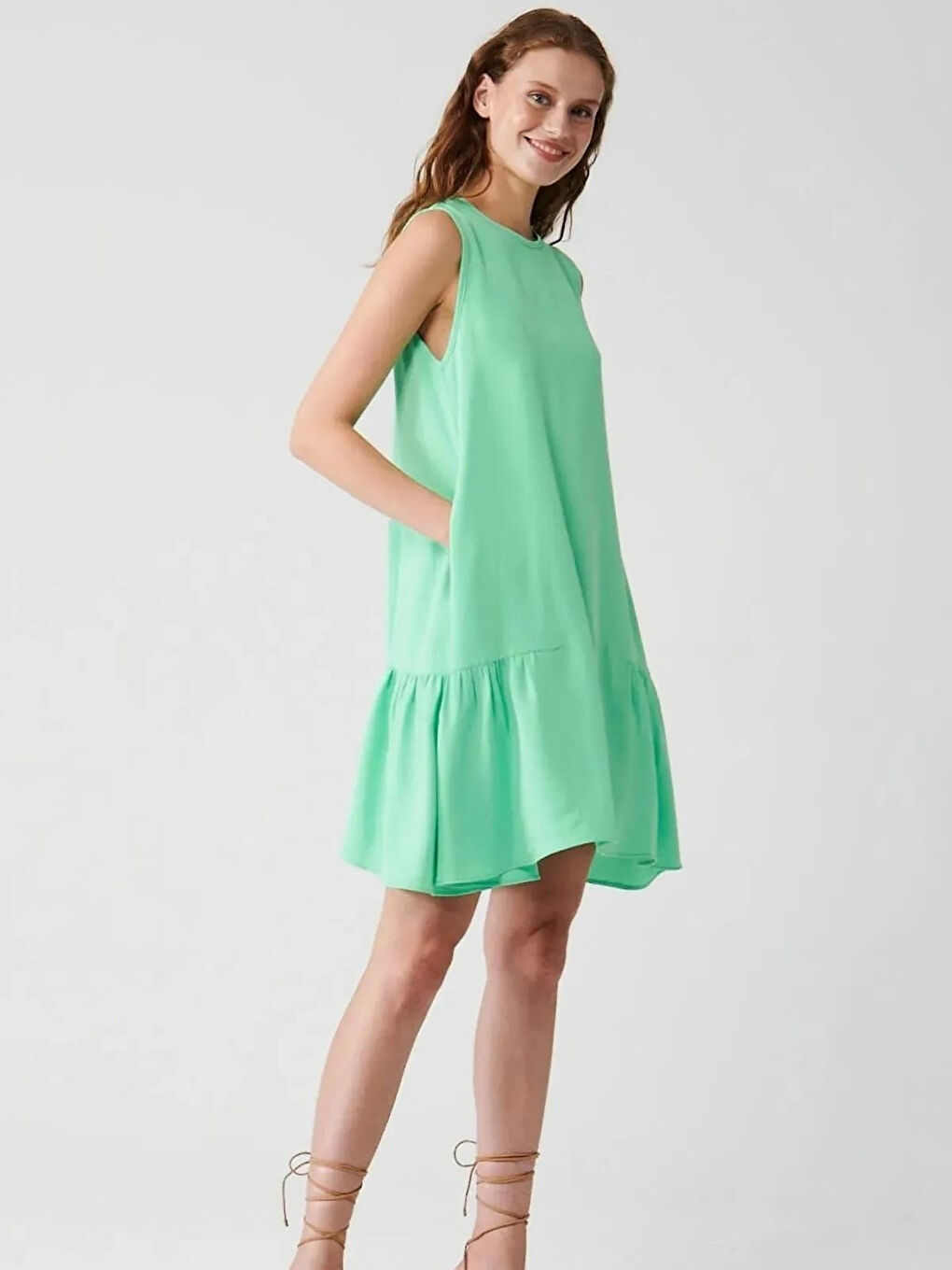 Yeşil Sıfır Kollu Fırfırlı Düz Renk Elbise-1