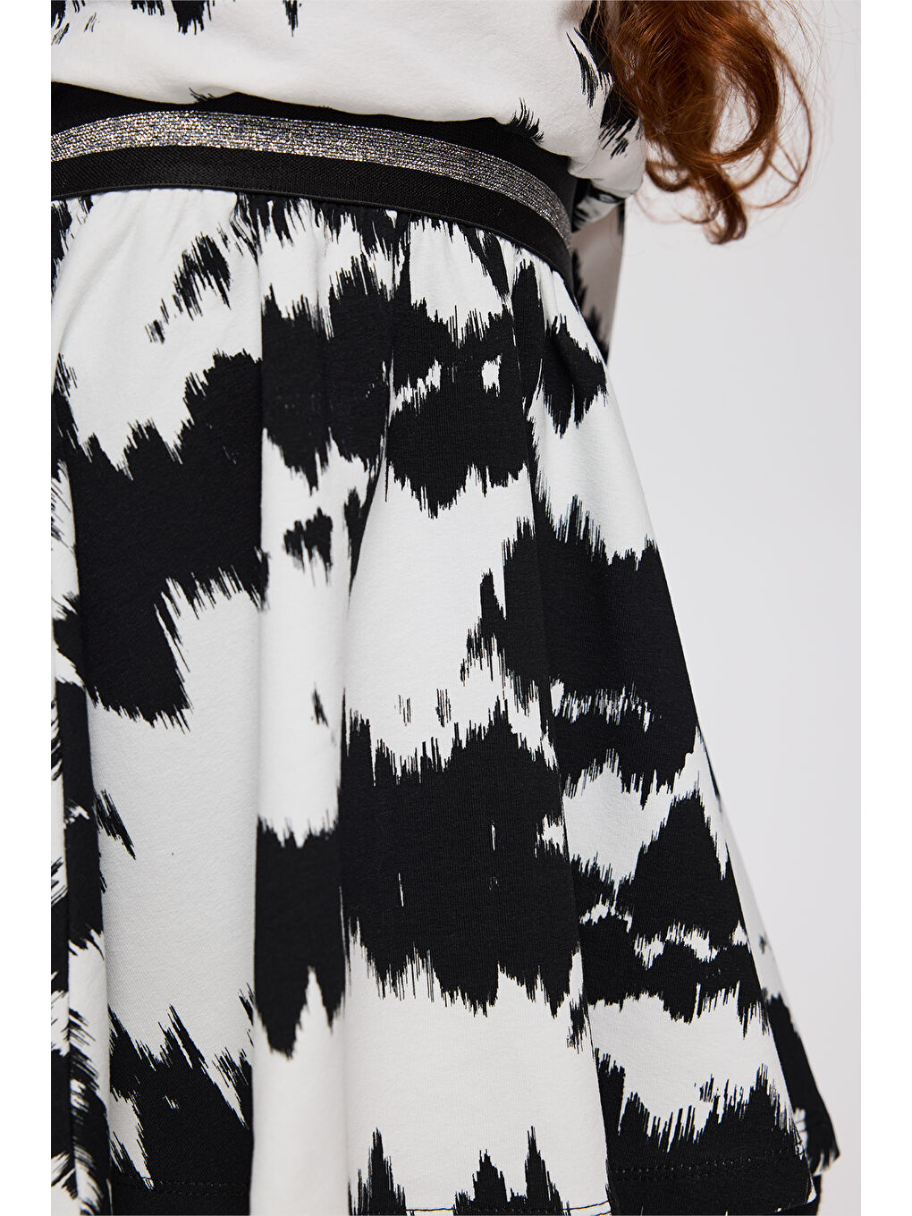 Kız Çocuk Beli Simli Lastikli Desenli Örme Siyah Etek-3