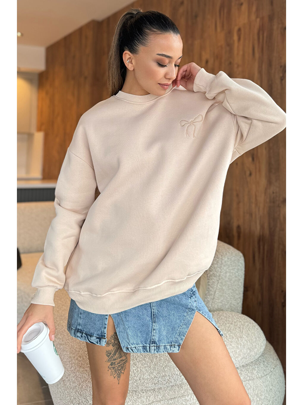 GÜLSELİ Bej Kadın Nakışlı Şardonlu Üç İplik Oversize Sweatshirt - 1