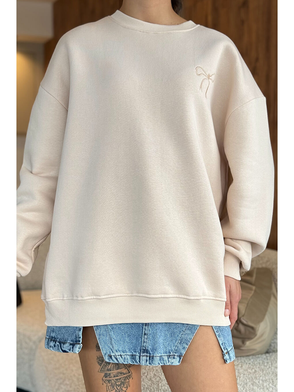 GÜLSELİ Bej Kadın Nakışlı Şardonlu Üç İplik Oversize Sweatshirt - 2