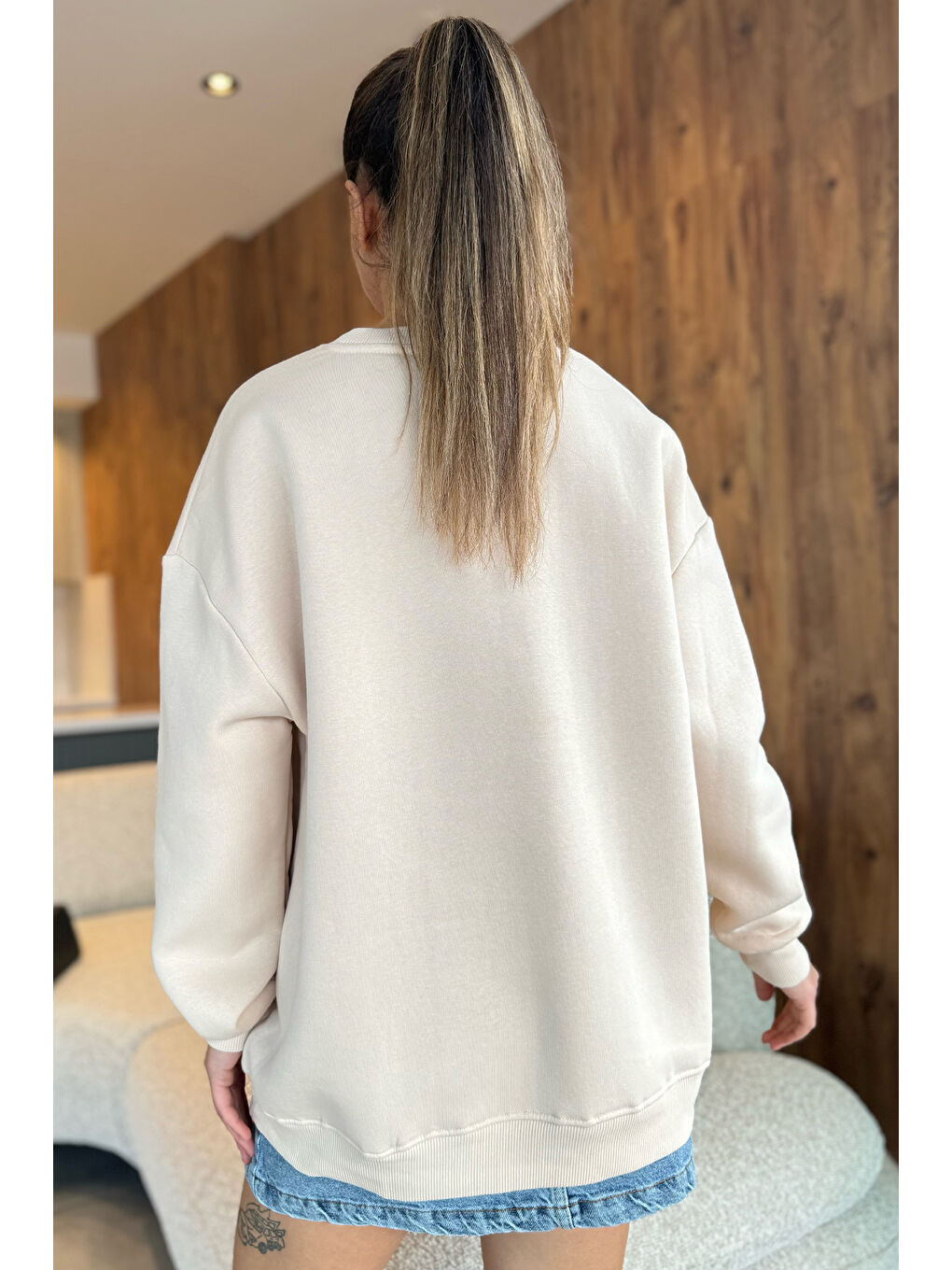 GÜLSELİ Bej Kadın Nakışlı Şardonlu Üç İplik Oversize Sweatshirt - 3