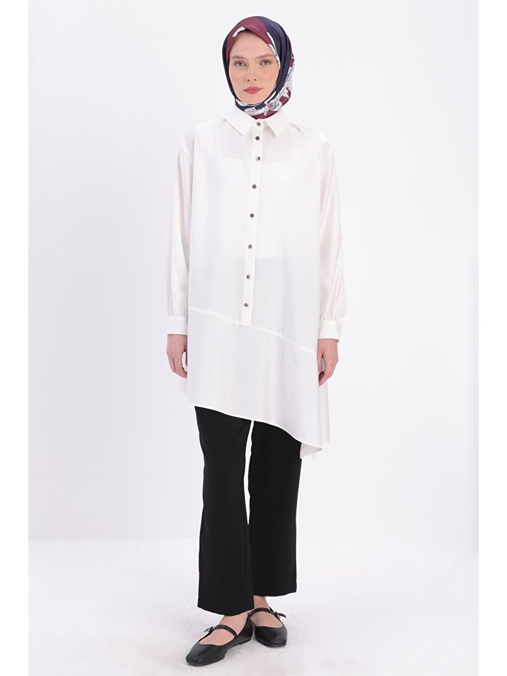 Beyaz-Eteği Asimetrik Yırtmaçlı Gömlek Yaka Tunik-1