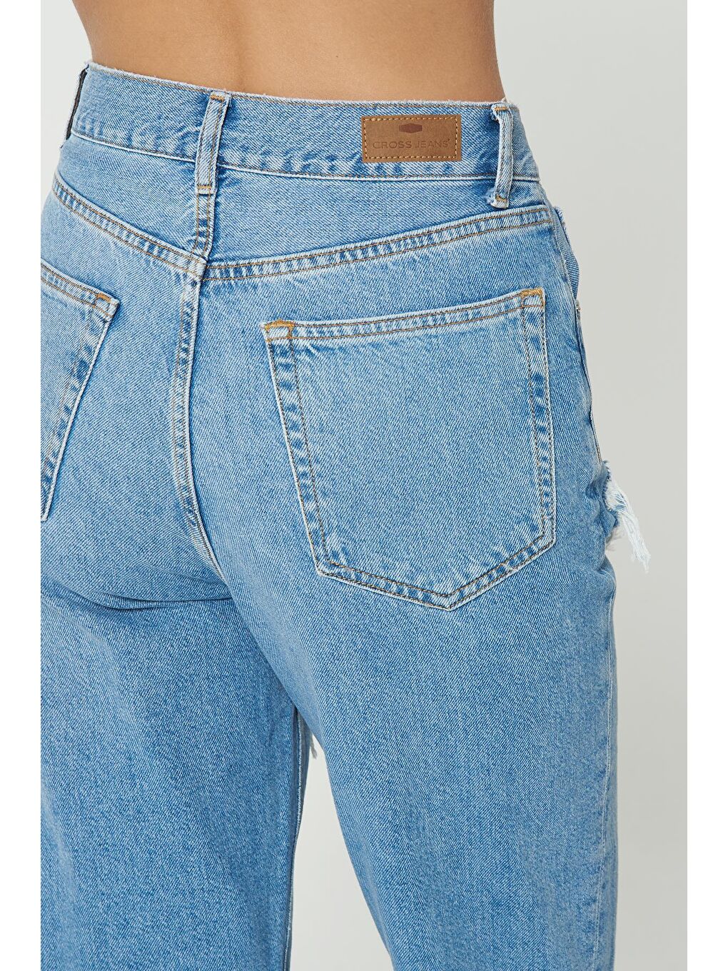 CROSS JEANS Mavi Diana Açık Mavi Yüksek Bel Paça Yırtmaçlı Yıpratmalı Düğmeli DadStraight Fit JeanPantolon C4517-060 - 4