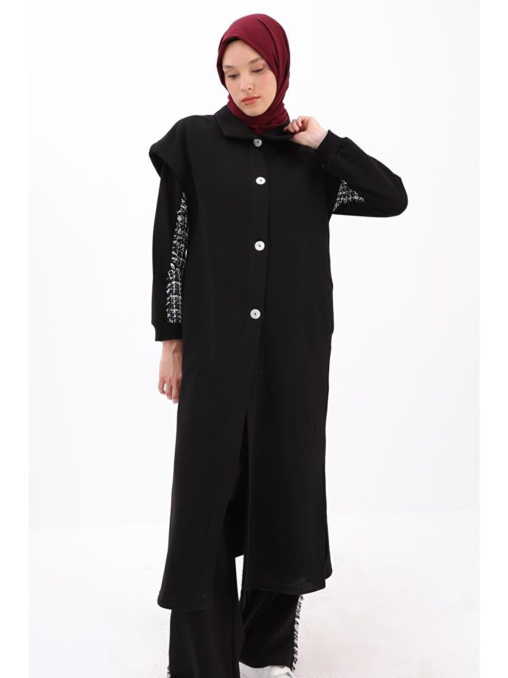 Siyah Dik Yaka Yırtmaçlı Şardonlu Yelek