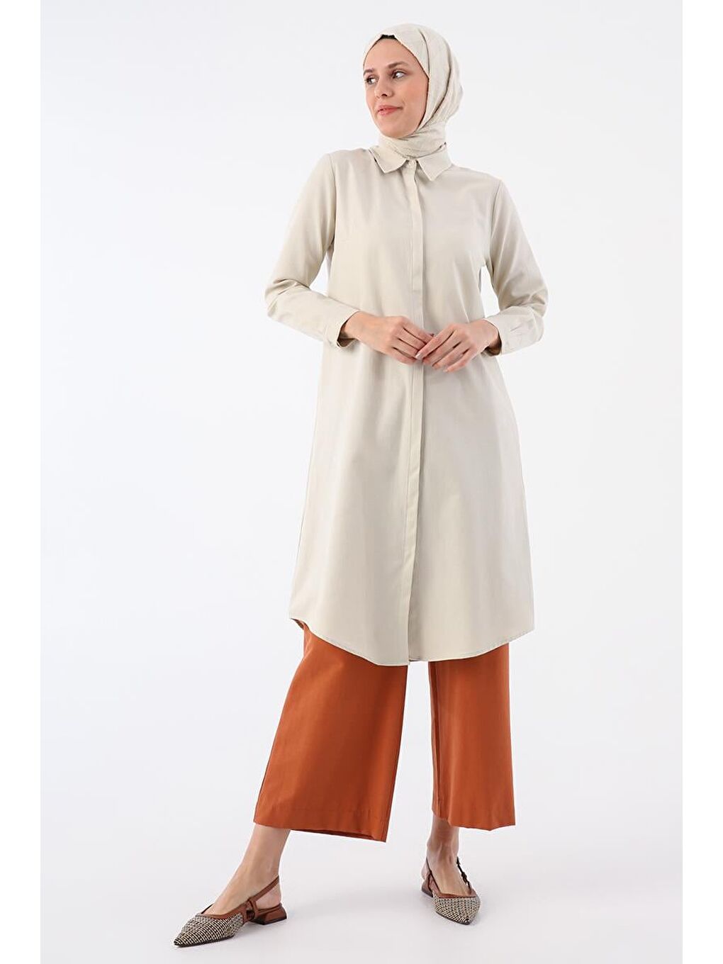 Açık Bej Basic Gizli Patlı Uzun Gömlek