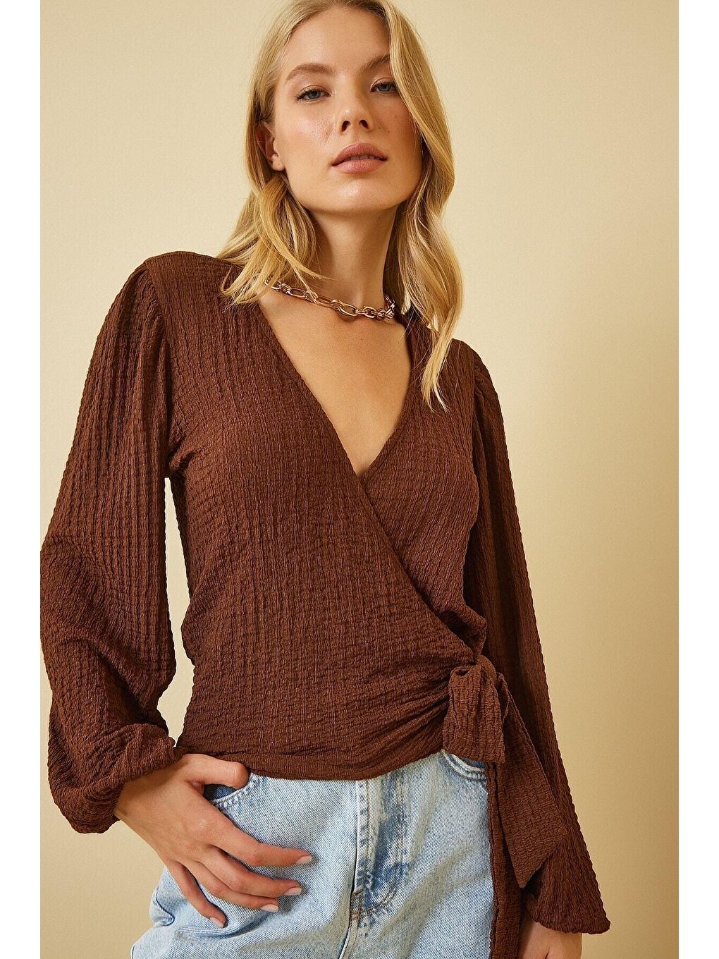 Kahverengi Kadın Çikolata Dokulu Anvelop Yaka Kuşaklı Trend Rahat Örme Bluz HZL23W-BD104411-4