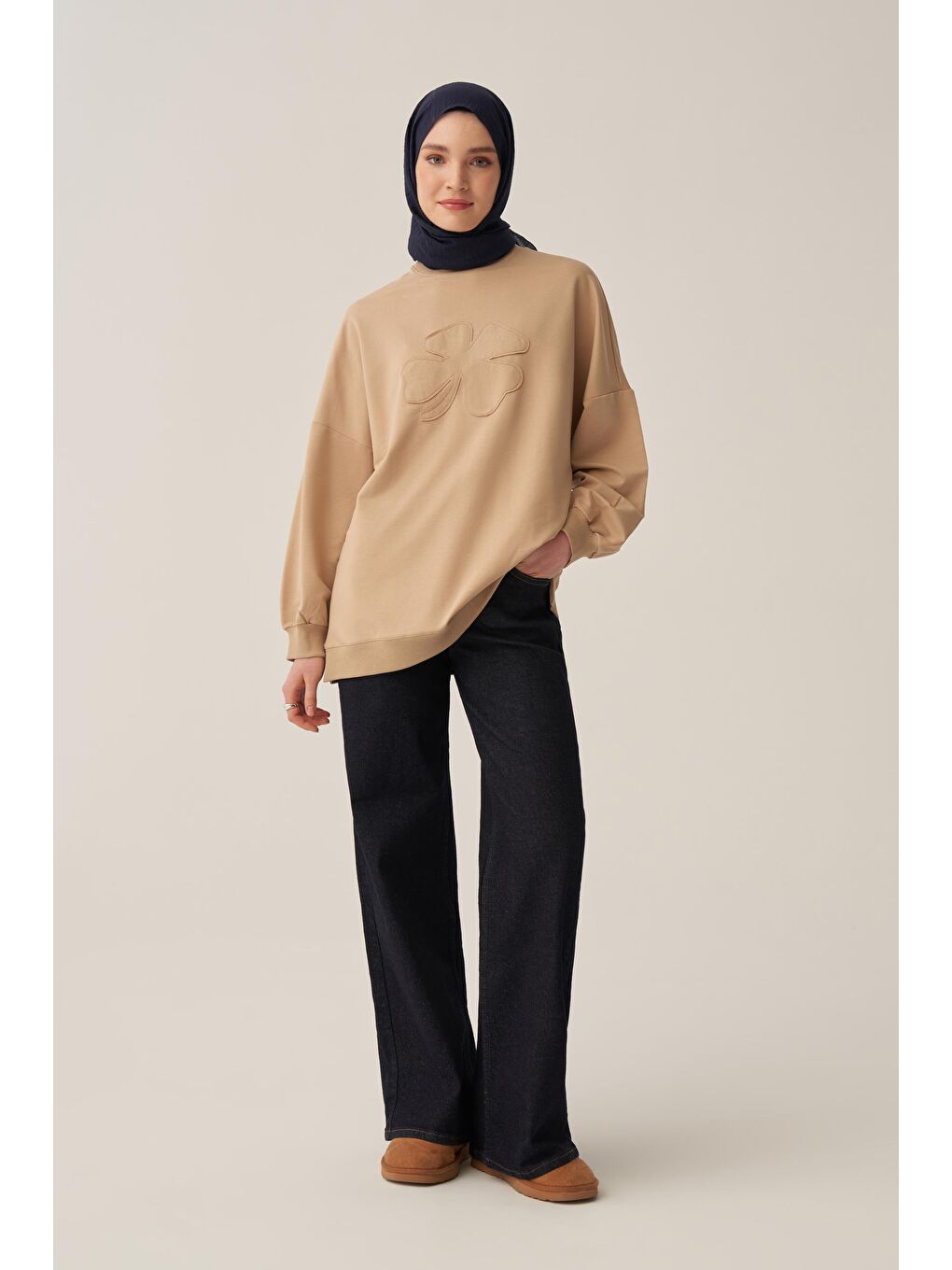 Bej-Pamuklu Aplikeli Sweatsirt