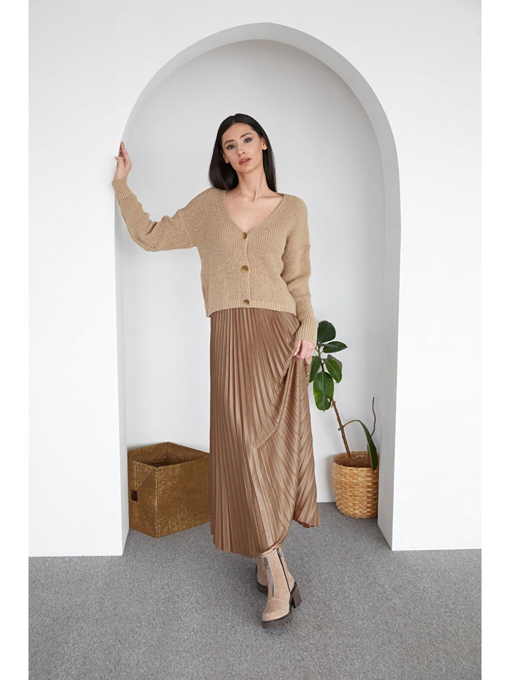 Bej Piliseli Beli Lastikli Etek