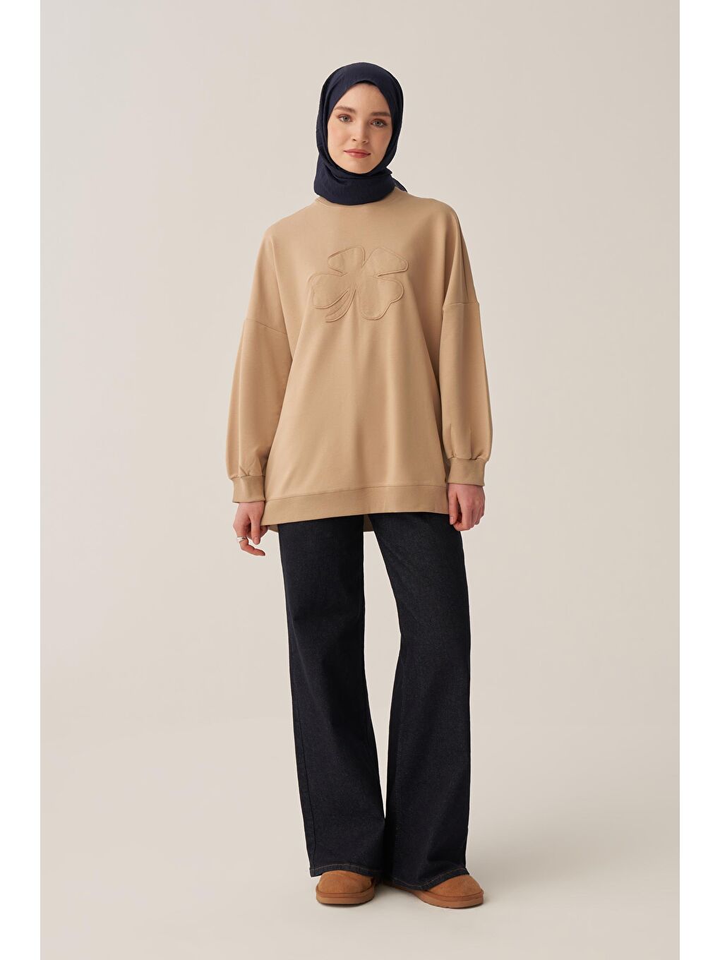 Bej-Pamuklu Aplikeli Sweatsirt-1