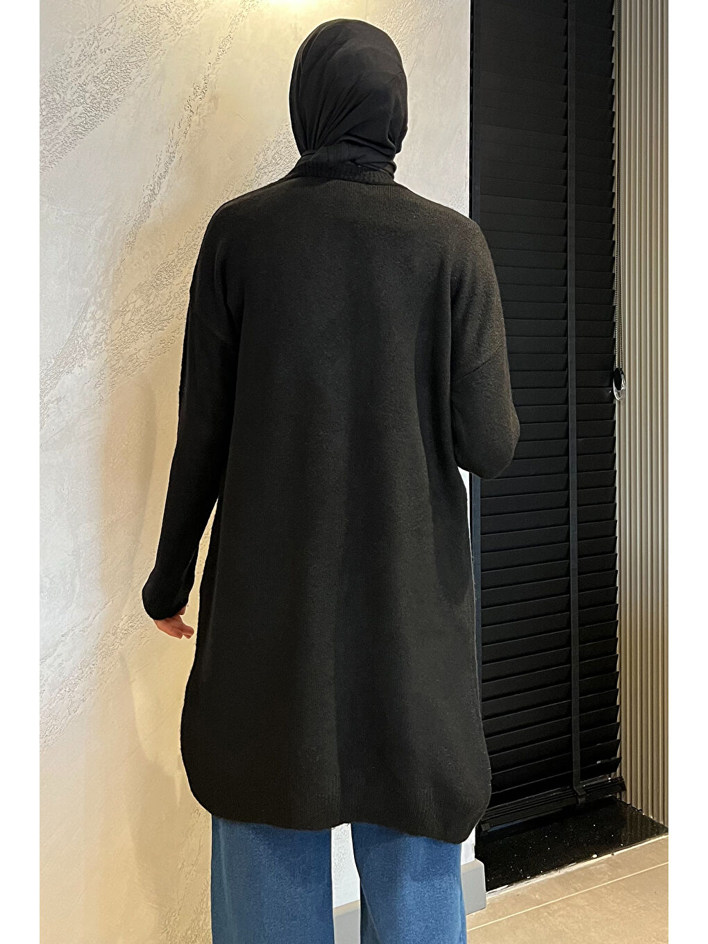 Julude Siyah Çiçek Nakışlı Taşlı Tesettür Uzun Triko Hırka - 5