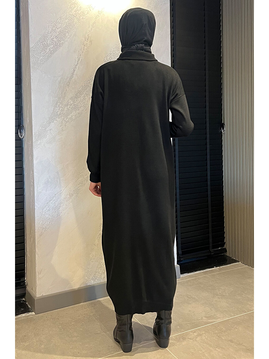 Siyah Kadın Ön Fermuar Detaylı Tesettür Triko Elbise-6