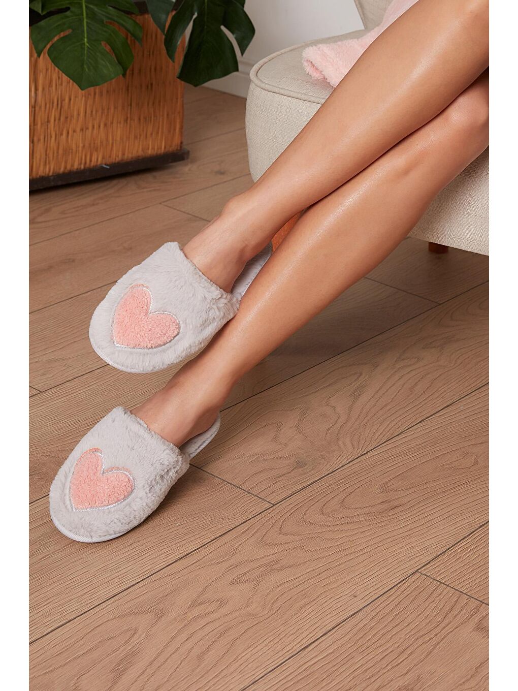 Gri Yumuşak Dokulu Tüylü Kalp Terlik 5958002