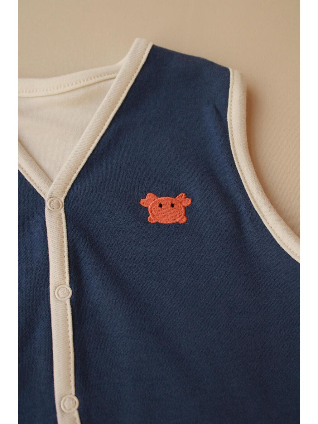 İndigo Yengeç Nakışlı Çift Taraflı Yelek-5