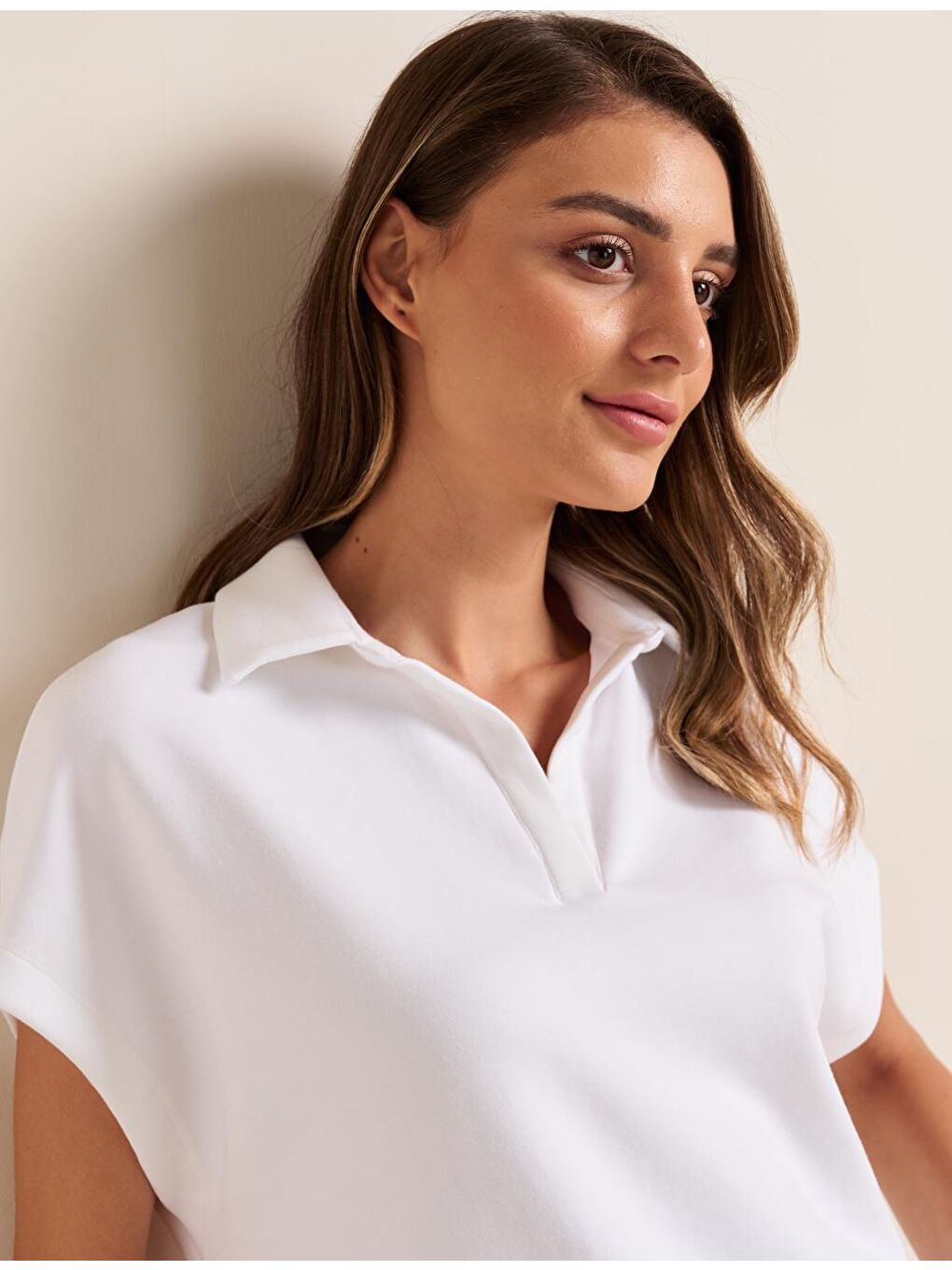 Beyaz Bol Kesim Polo Yaka Kolsuz Örme Tişört-2