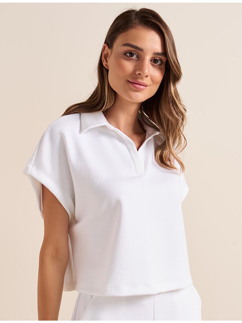 Beyaz Bol Kesim Polo Yaka Kolsuz Örme Tişört-3