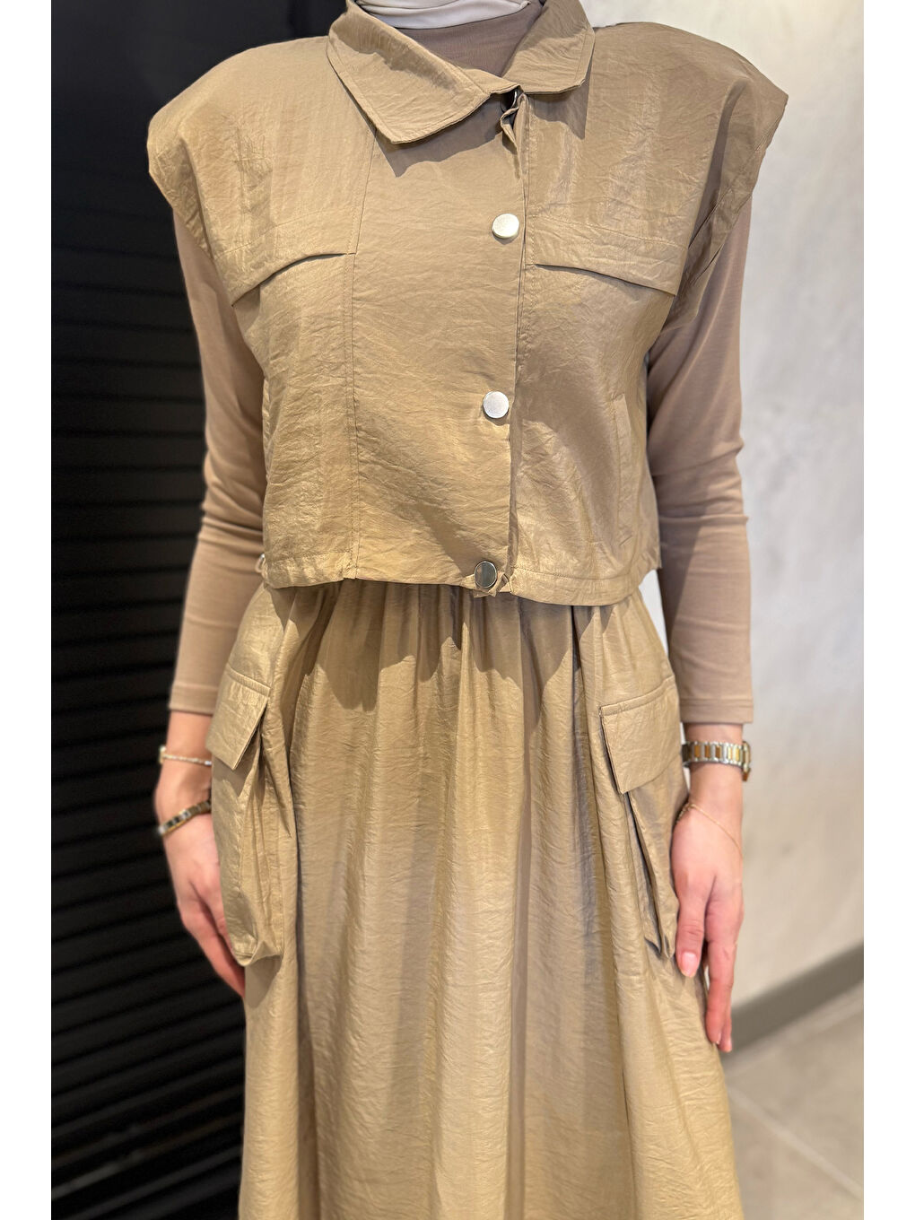 Bej Çıtçıtlı Kargo Cepli Paraşüt Kumaş Elbise Yelek Tesettür İkili Takım-4