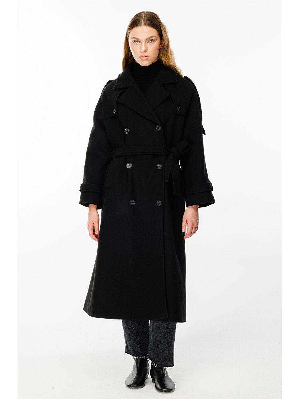 Allerli Uzun Siyah Kaşe Kaban